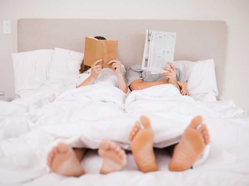 Boek in bed lezen, geen seks
